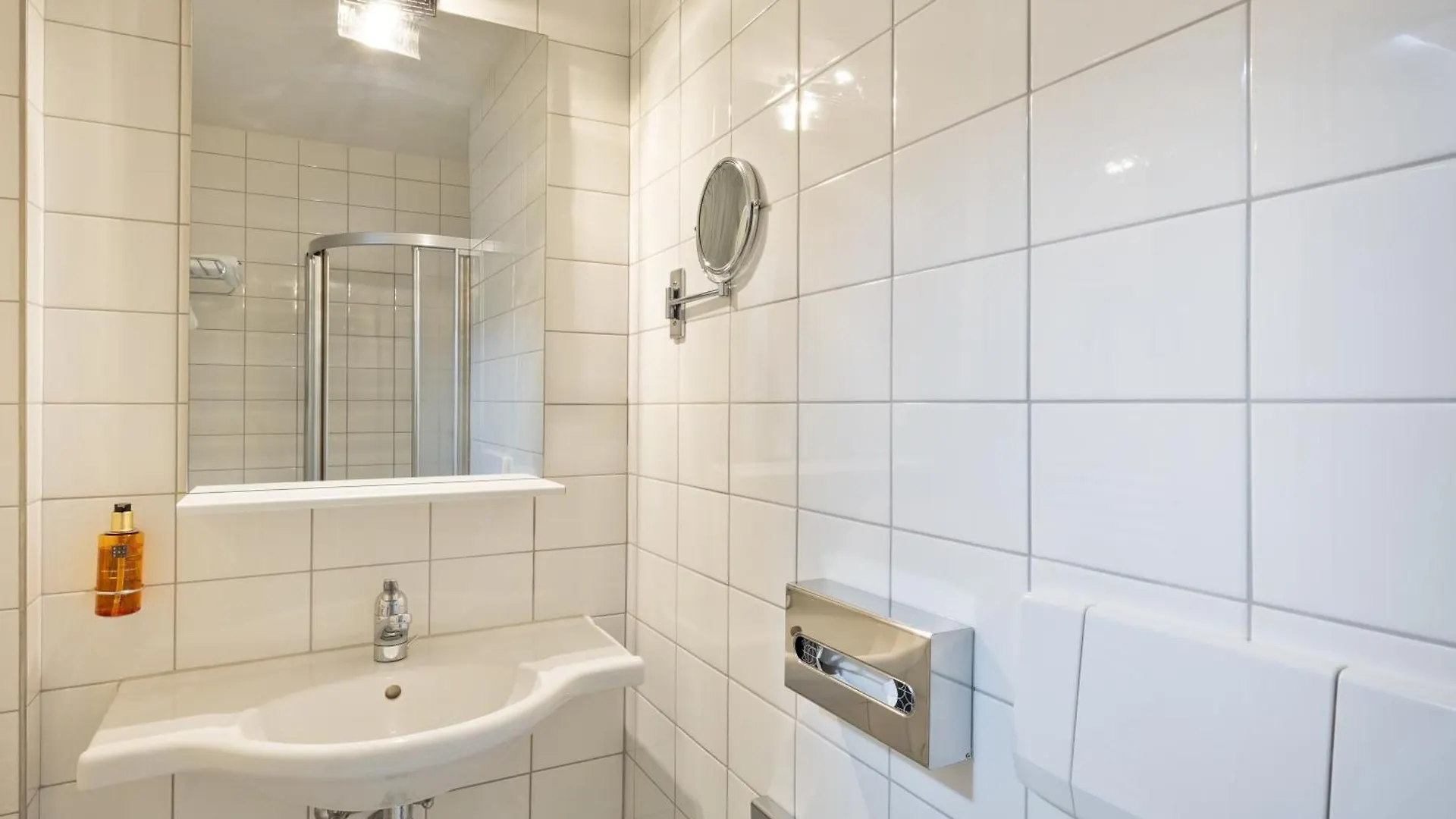 **** Hotel Merian Am Rhein Bazylea Szwajcaria